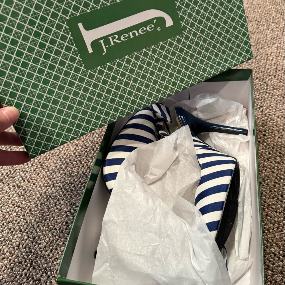 Women’s J. Renee Blue/white Stripped Size 8.5 Low Heel Shoe
